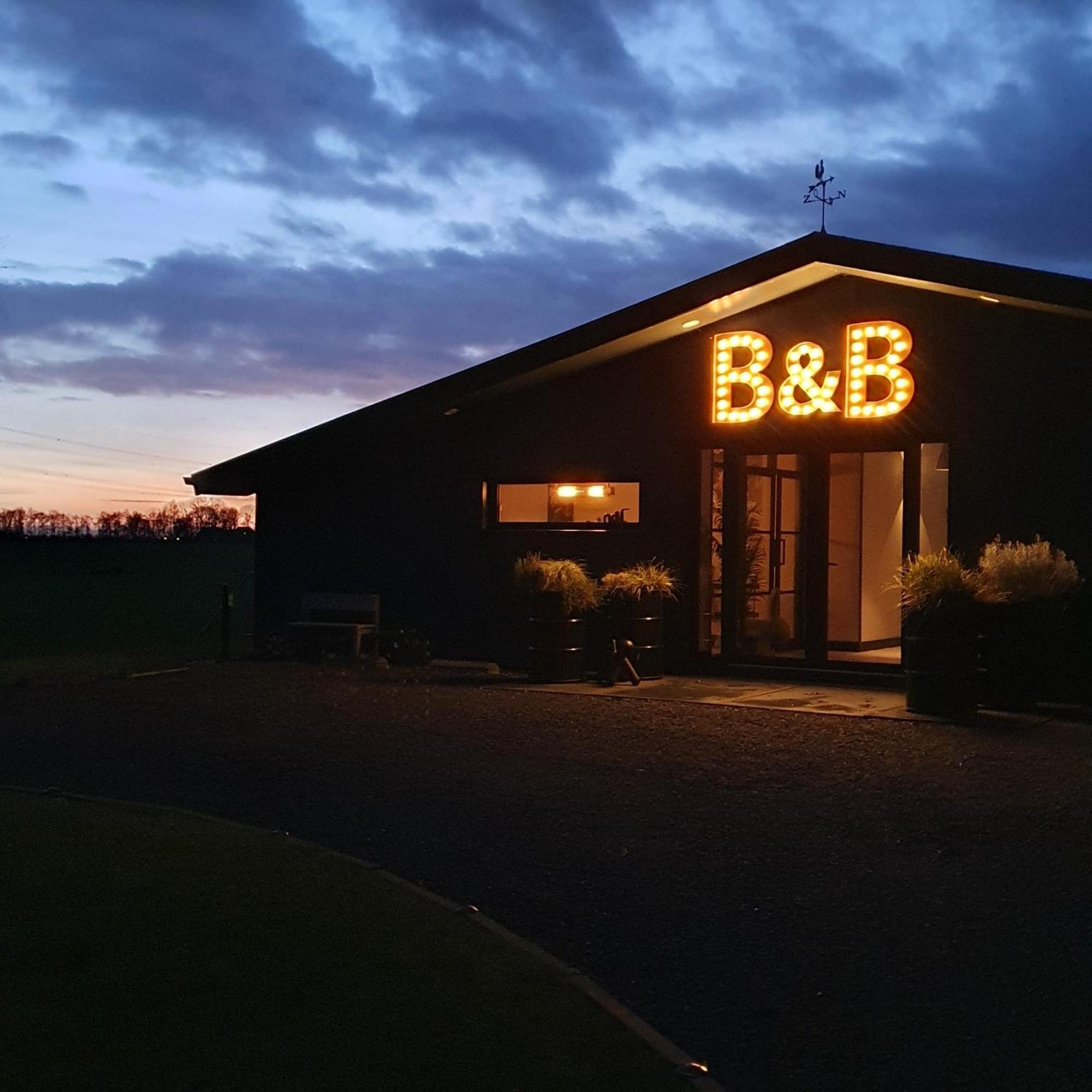 Tytsjerk Hippe Schuur Bed & Breakfast エクステリア 写真